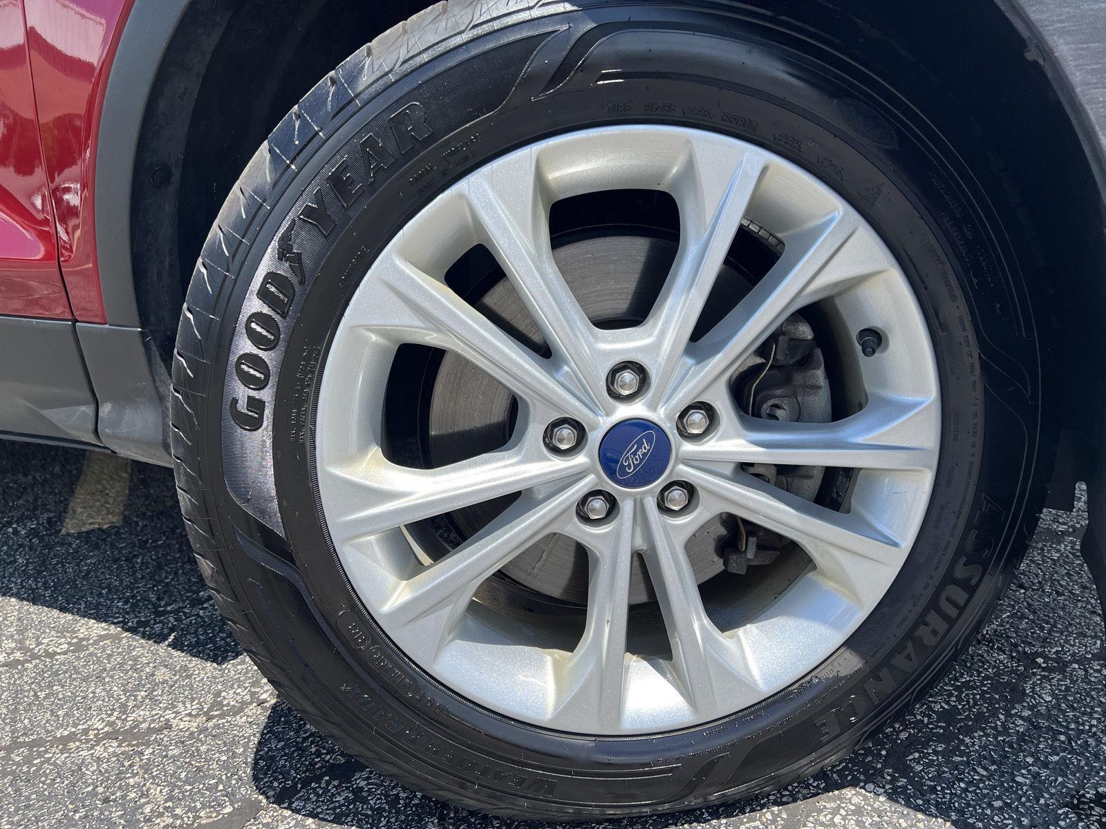Used 2017 Ford Escape SE with VIN 1FMCU9GD7HUB65395 for sale in Morris, IL