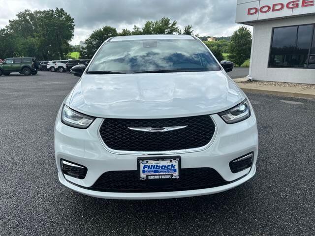 2025 Chrysler Pacifica Select - Photo 11