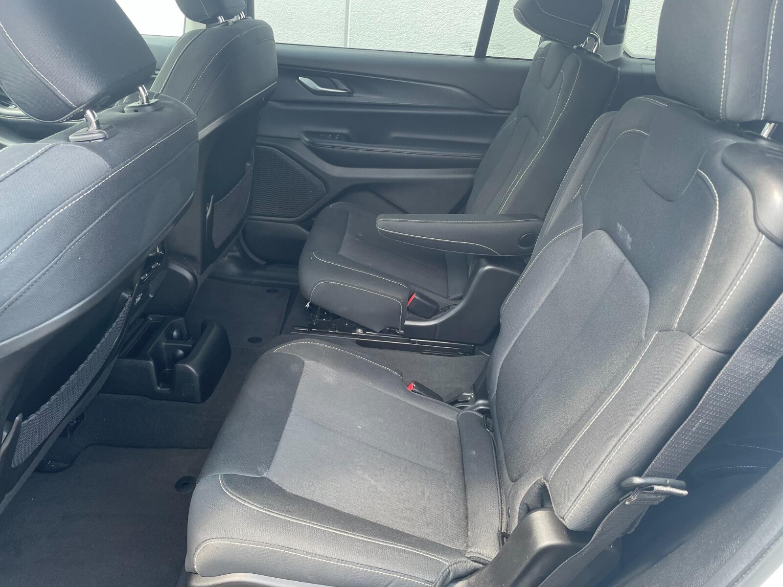 2023 Jeep Grand Cherokee L Laredo - Photo 9