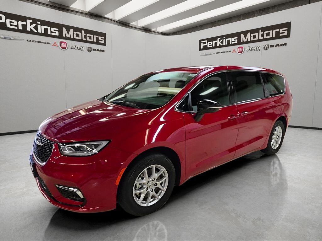2025 Chrysler Pacifica Select's photo