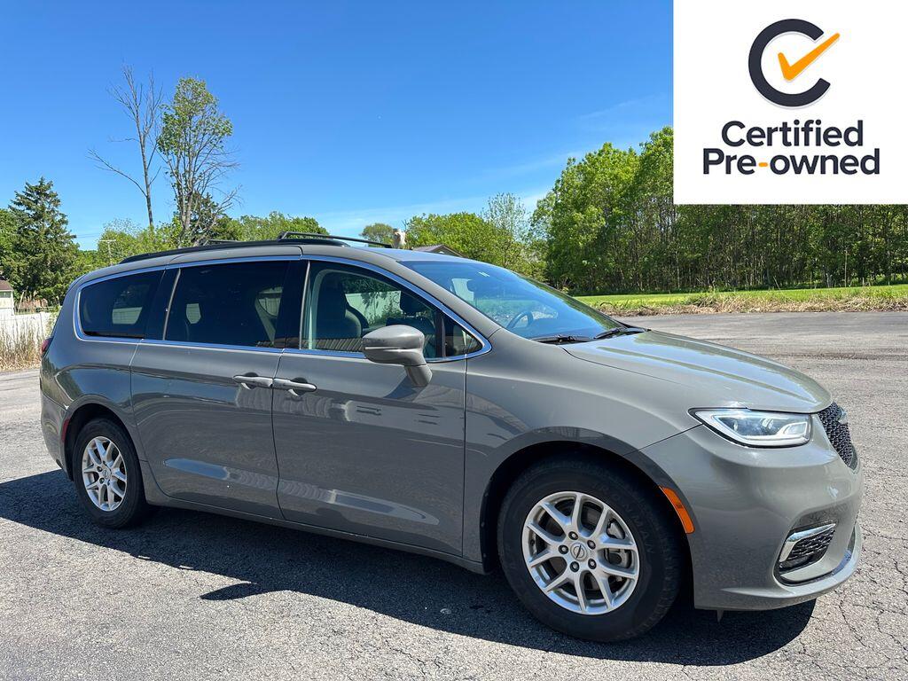 2022 Chrysler Pacifica Touring L's photo