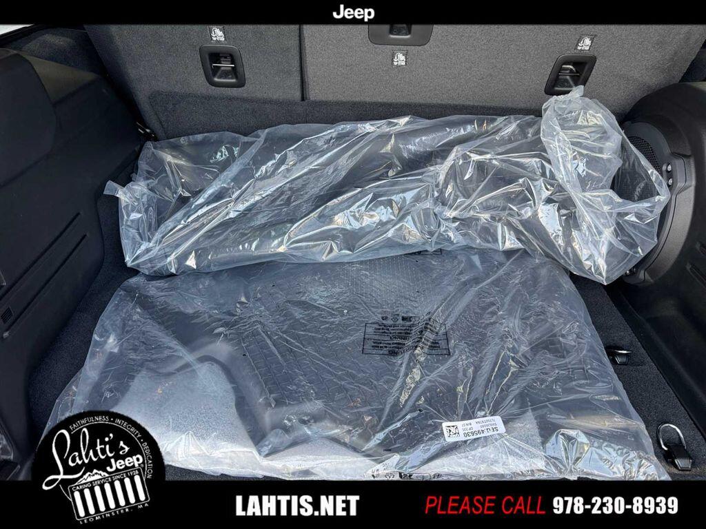 2025 Jeep Wrangler 4-Door Sahara - Photo 26