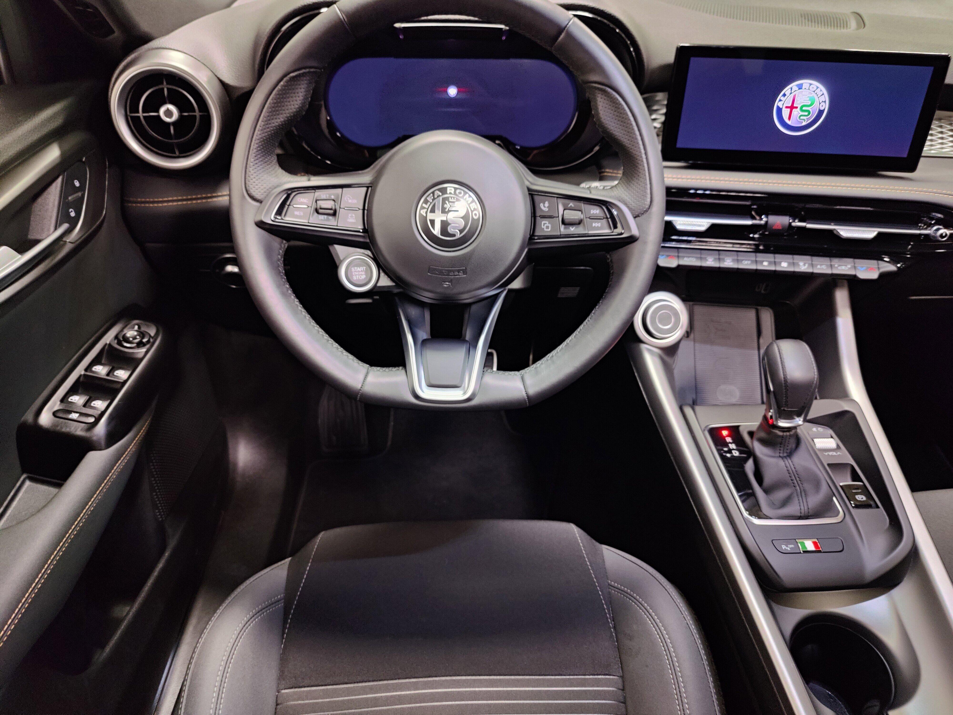 2025 Alfa Romeo Tonale Base - Photo 17