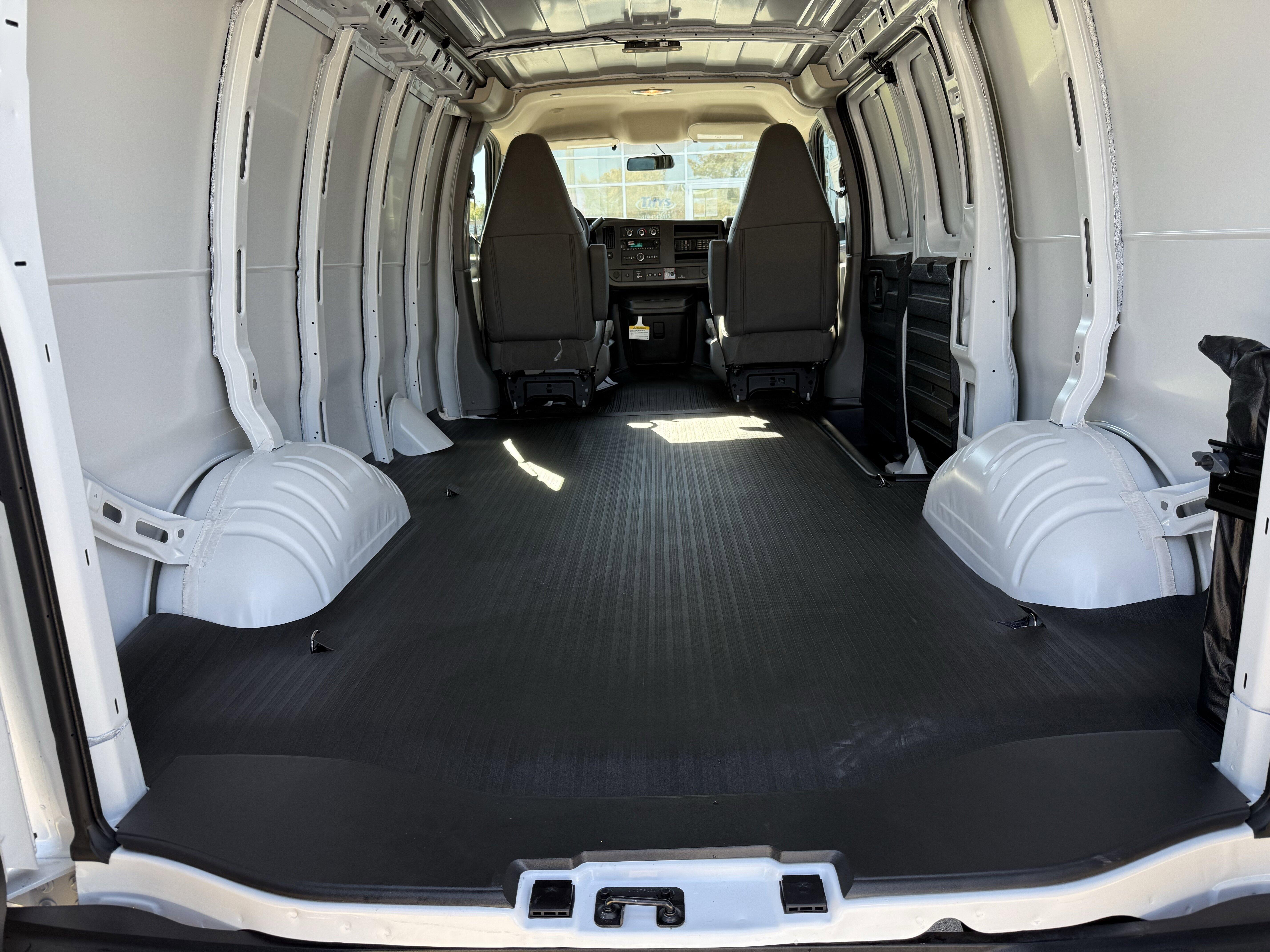 2025 Chevrolet Express Cargo Work Van - Photo 27