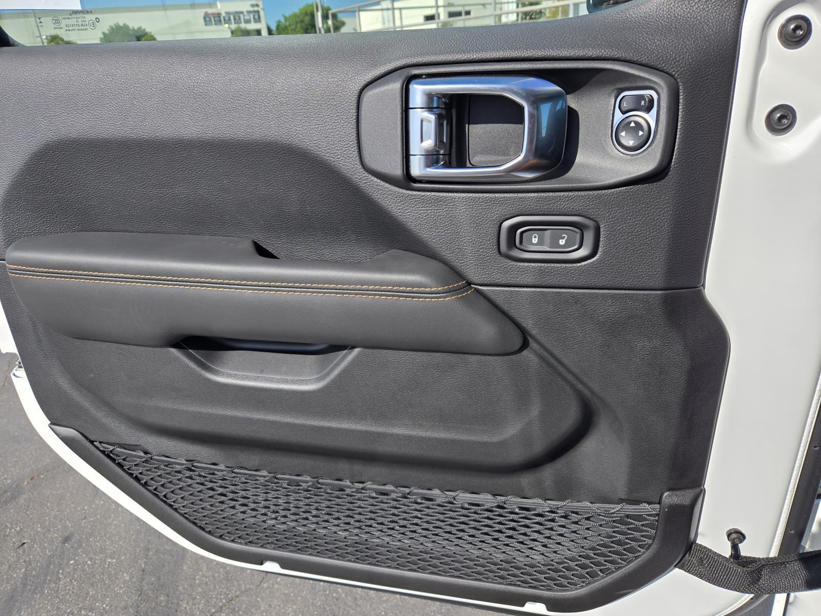 2025 Jeep Wrangler 4-Door Sahara - Photo 23