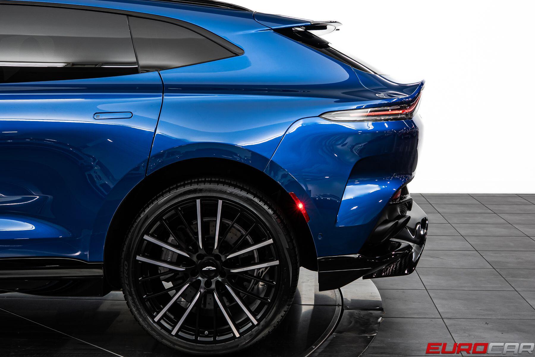 2023 Aston Martin DBX 707 *HUGE CARBON OPTIONS * TRI-COLOR INTERIOR*Image 19