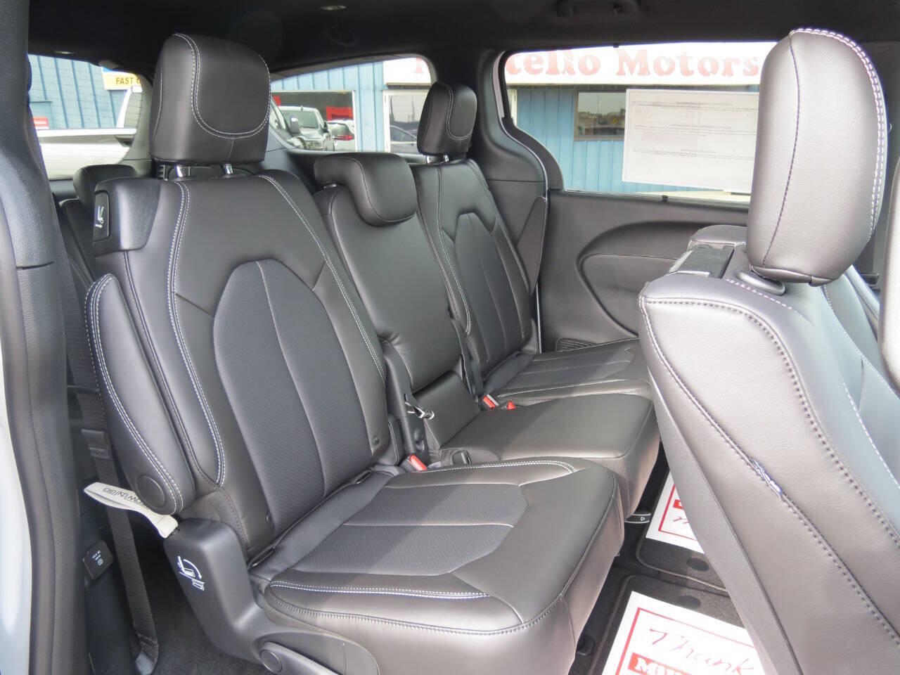 2026 Chrysler Pacifica Select - Photo 19