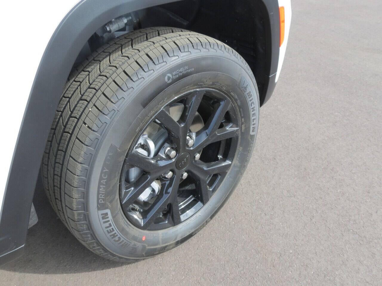 2025 Jeep Grand Cherokee Altitude - Photo 8