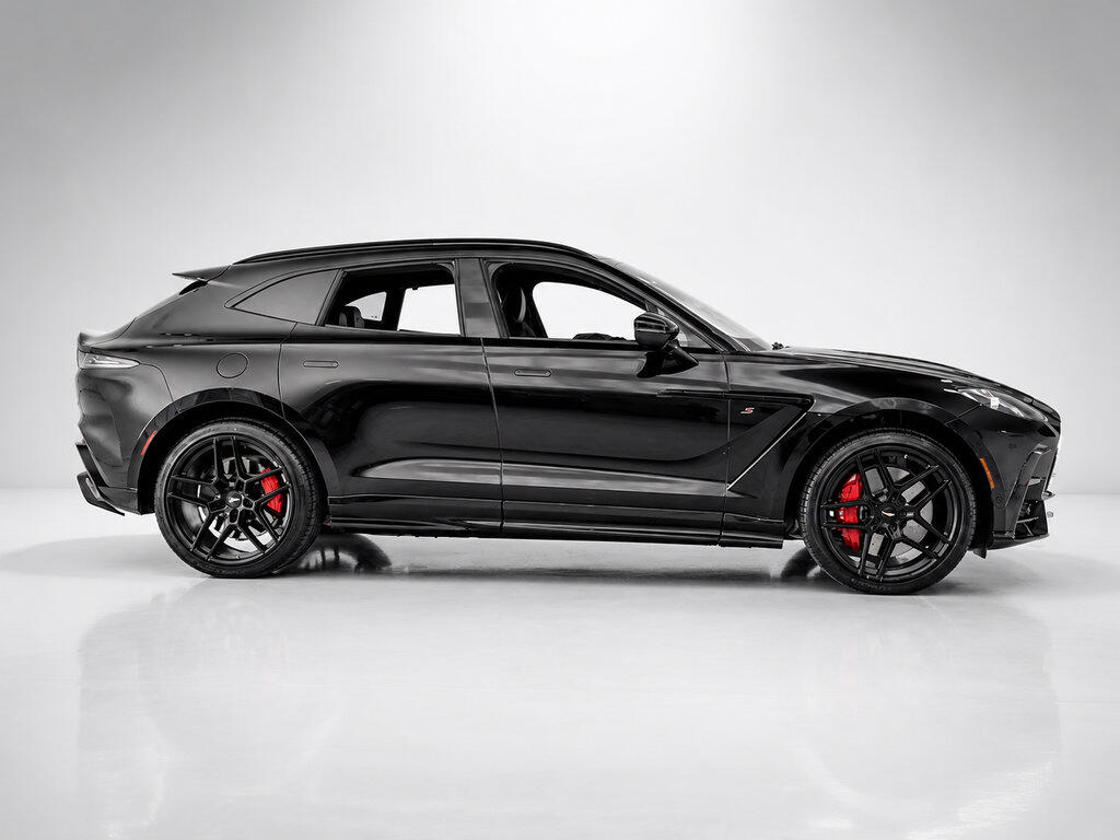 2026 Aston Martin DBX S - Photo 7