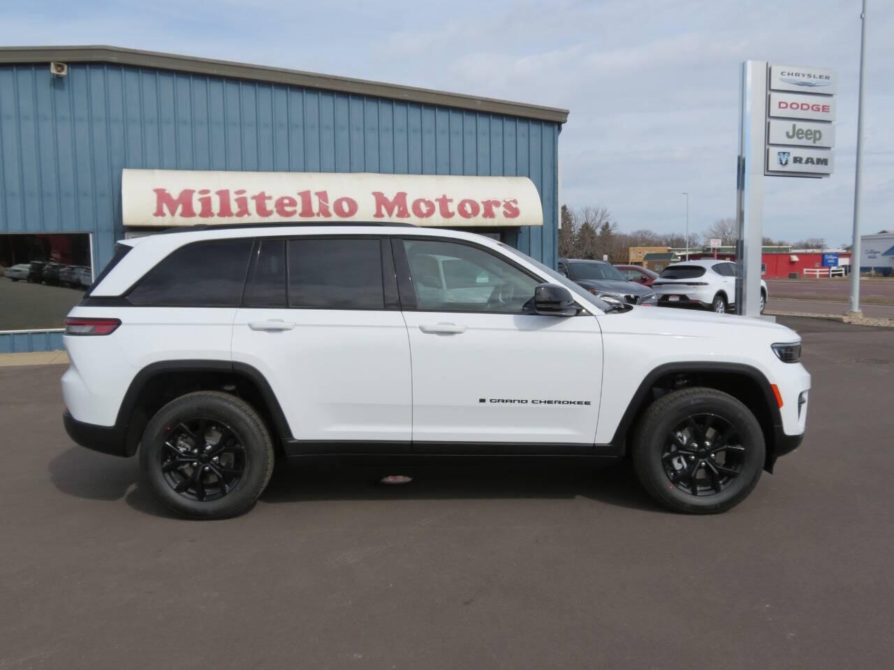 2025 Jeep Grand Cherokee Altitude 4x4 4dr SUV