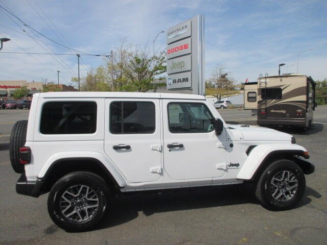 2025 Jeep Wrangler 4-Door Sahara - Photo 6