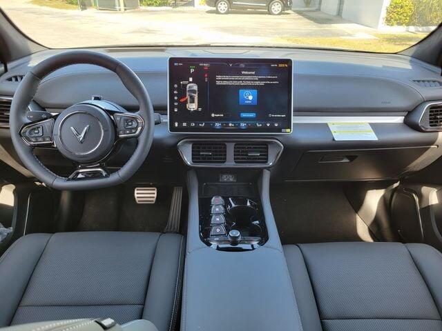 2025 VinFast VF 8 Plus - Photo 6