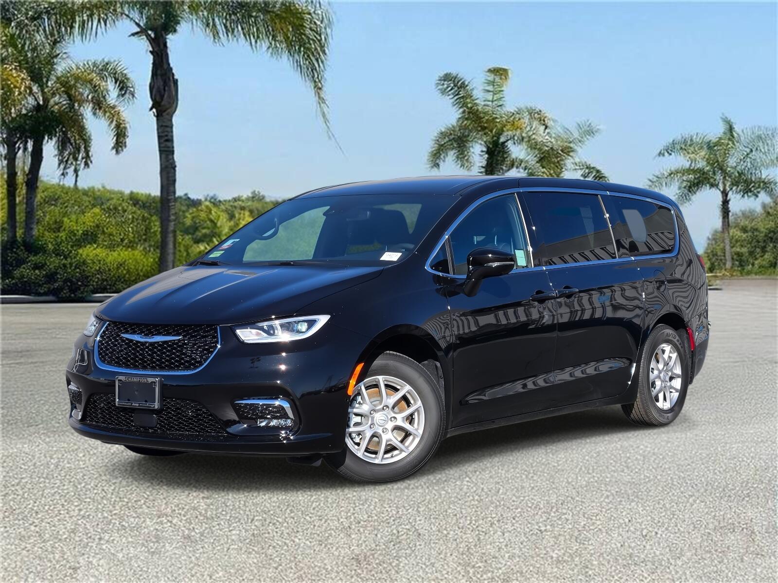 2026 Chrysler Pacifica Select's photo