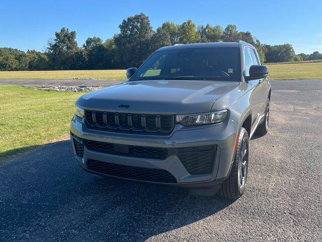 2027 Jeep Grand Cherokee Laredo