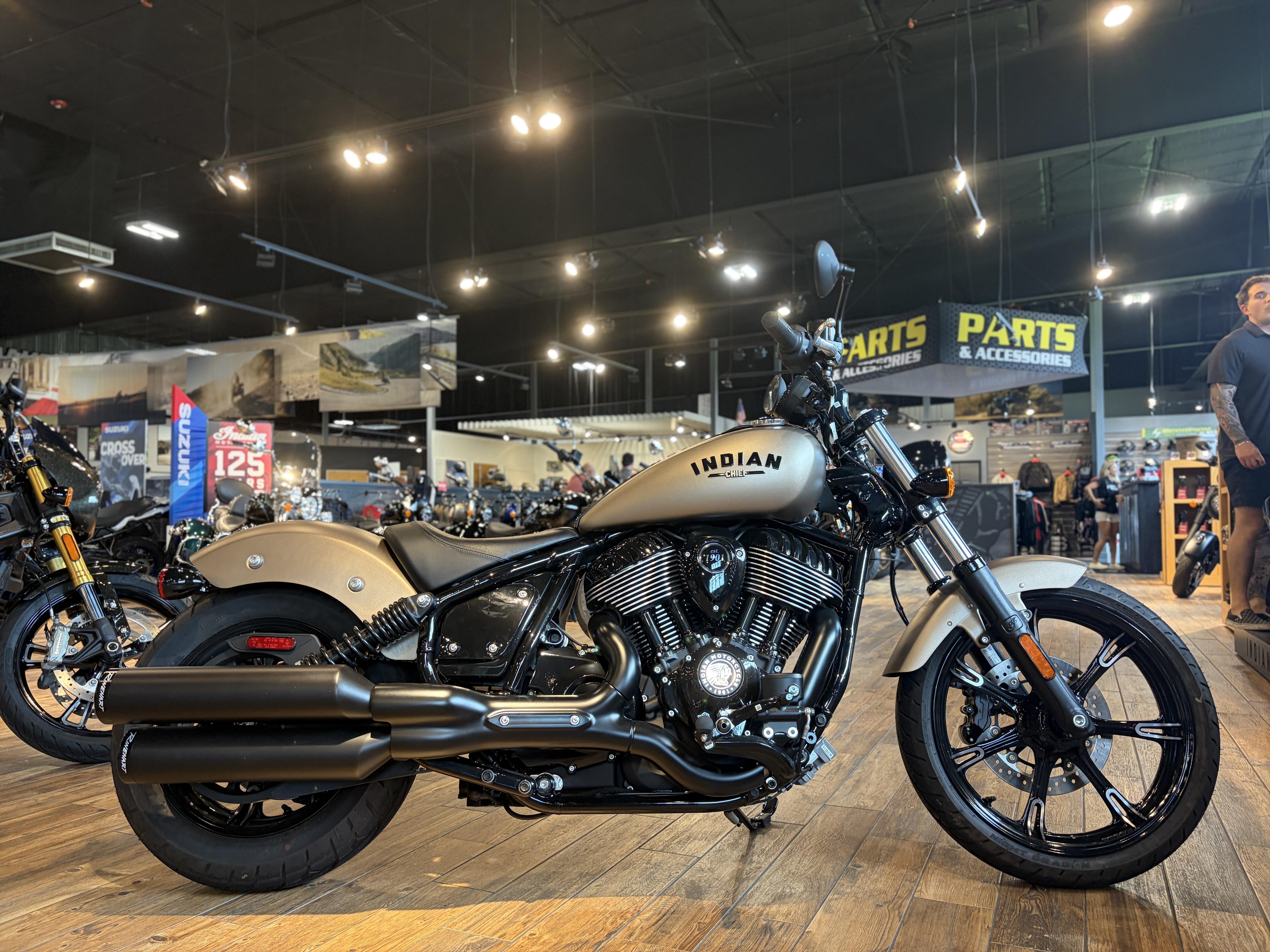 2024 Indian Motorcycle CHIEF DARK HORSE ICON SANDSTONE SMOK 49ST