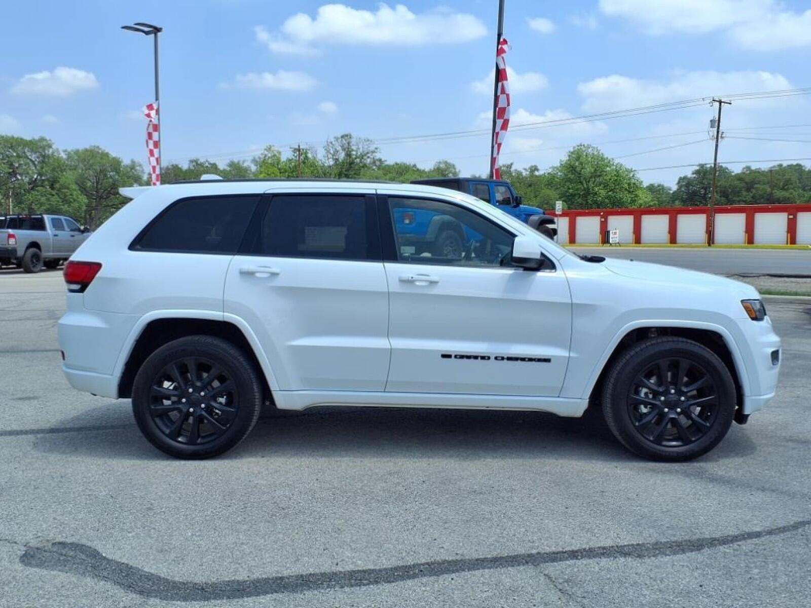 Used 2022 Jeep Grand Cherokee WK Laredo X with VIN 1C4RJEAG1NC155191 for sale in Uvalde, TX