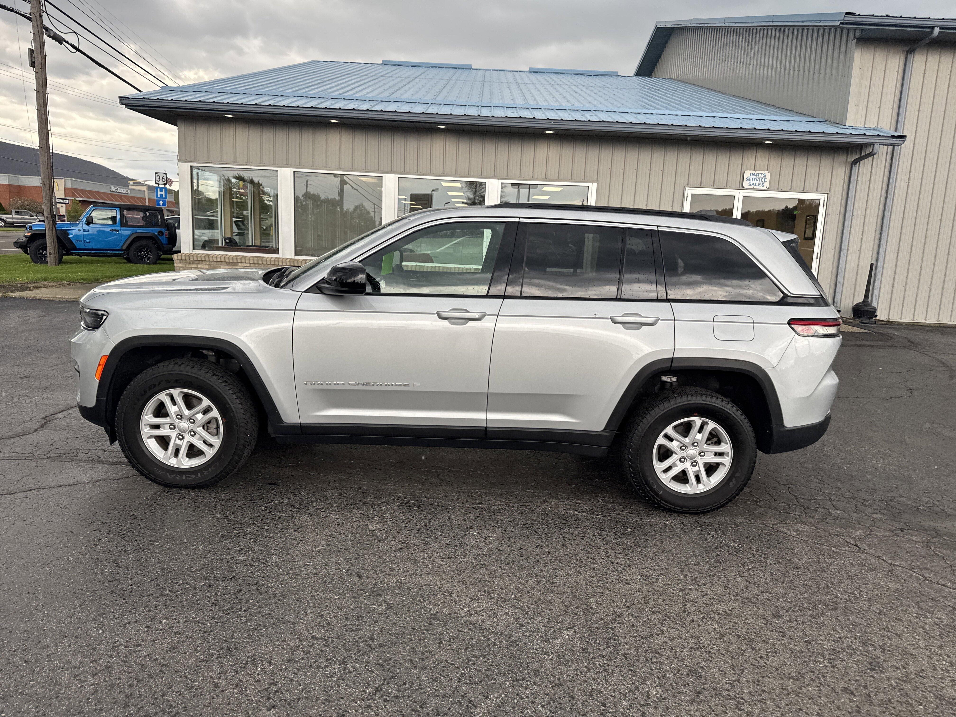 2025 Jeep Grand Cherokee Grand Cherokee Laredo