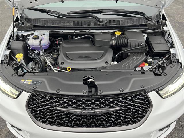 2026 Chrysler Pacifica Select - Photo 58