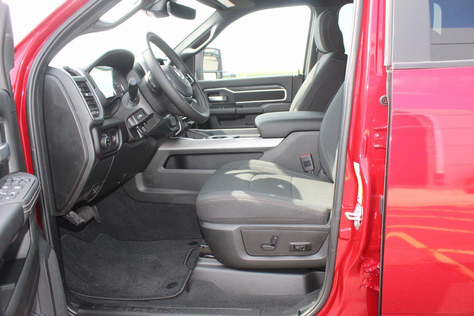 2025 RAM 2500 Big Horn - Photo 11