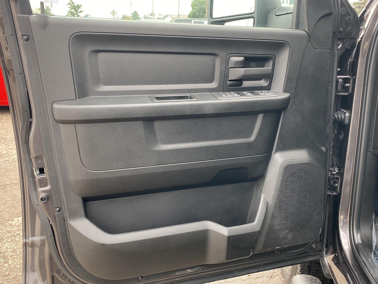2025 RAM 2500 Tradesman - Photo 12