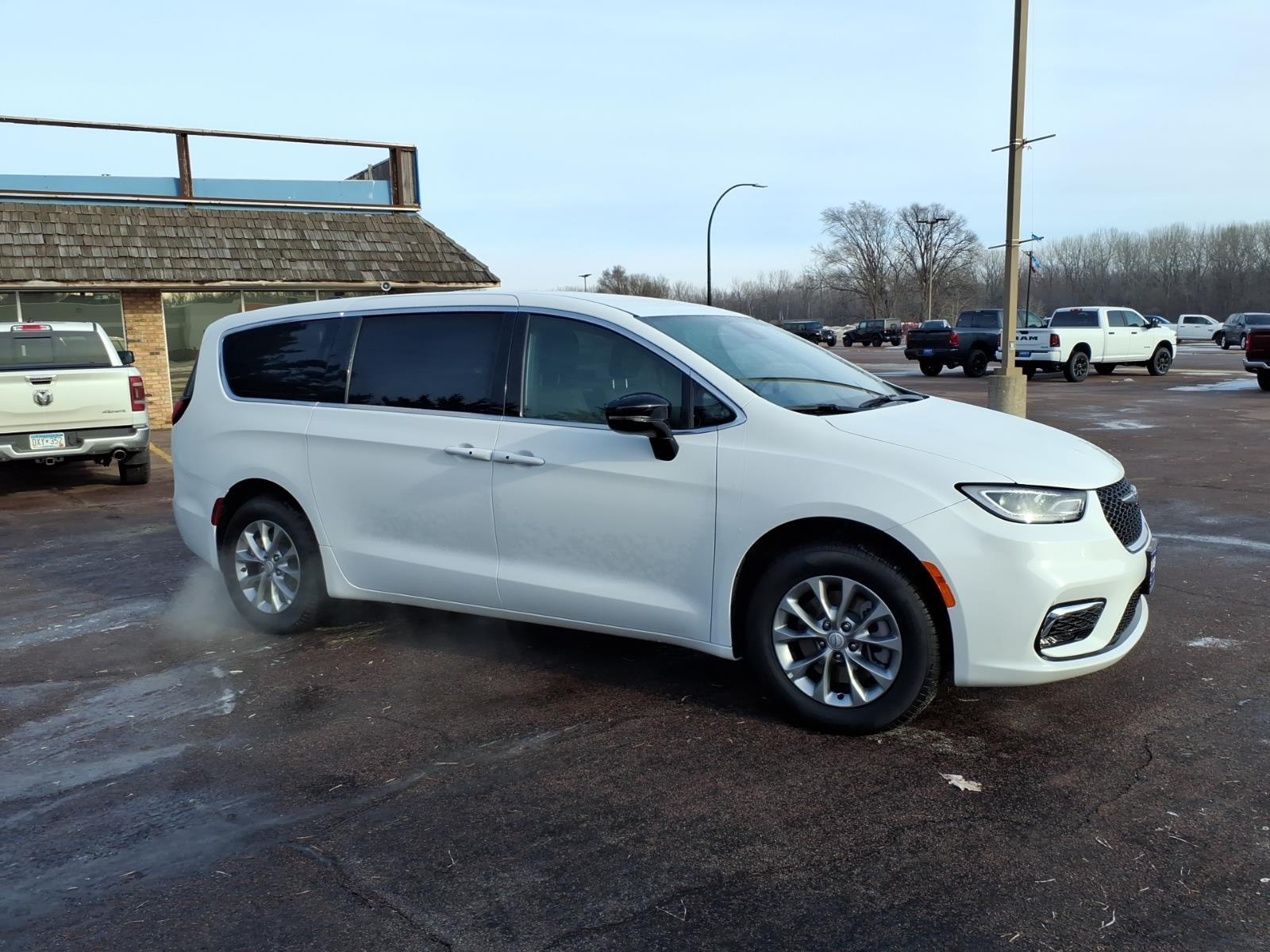 2026 Chrysler Pacifica Select