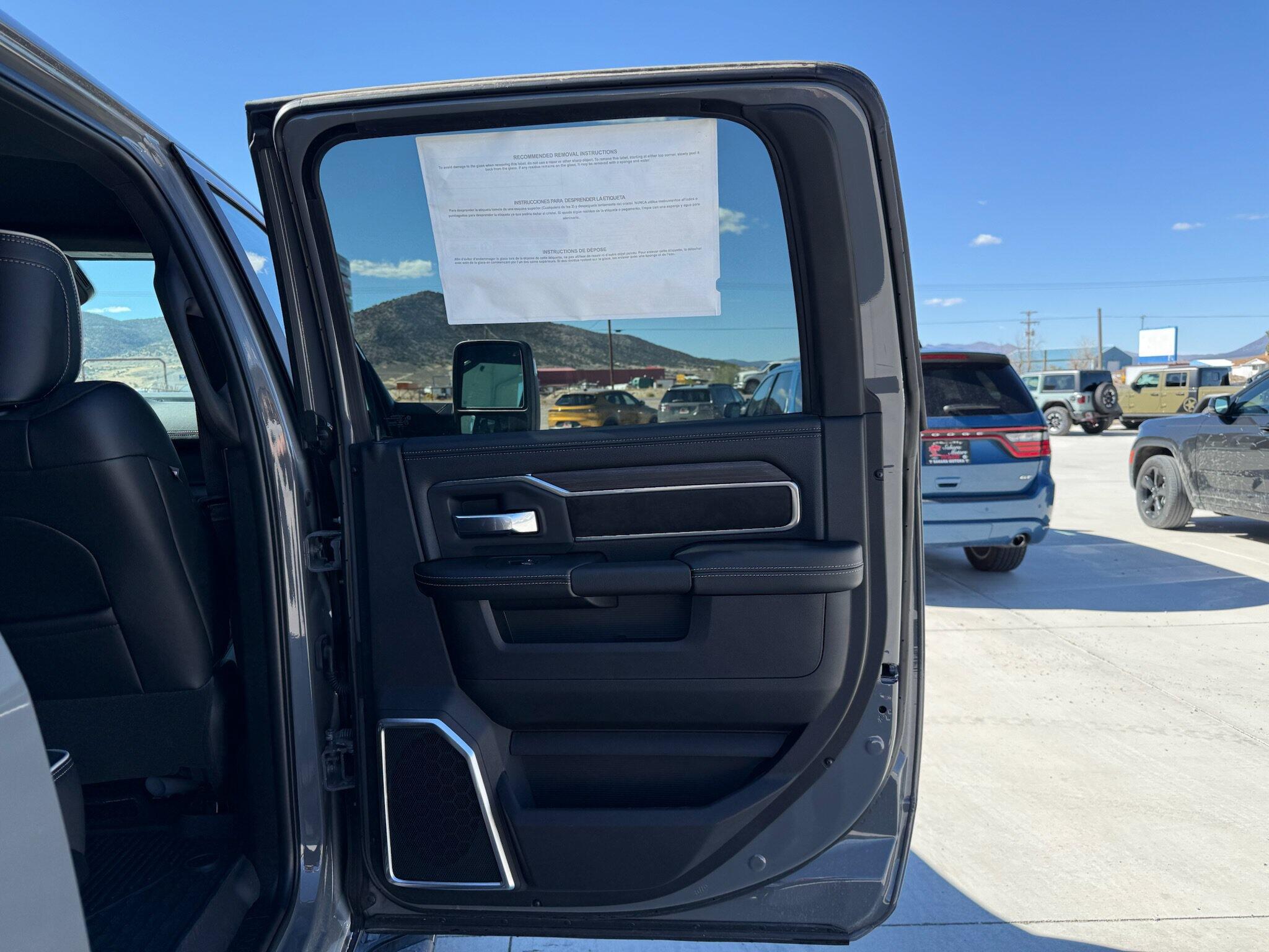 2026 RAM 3500 Laramie - Photo 19