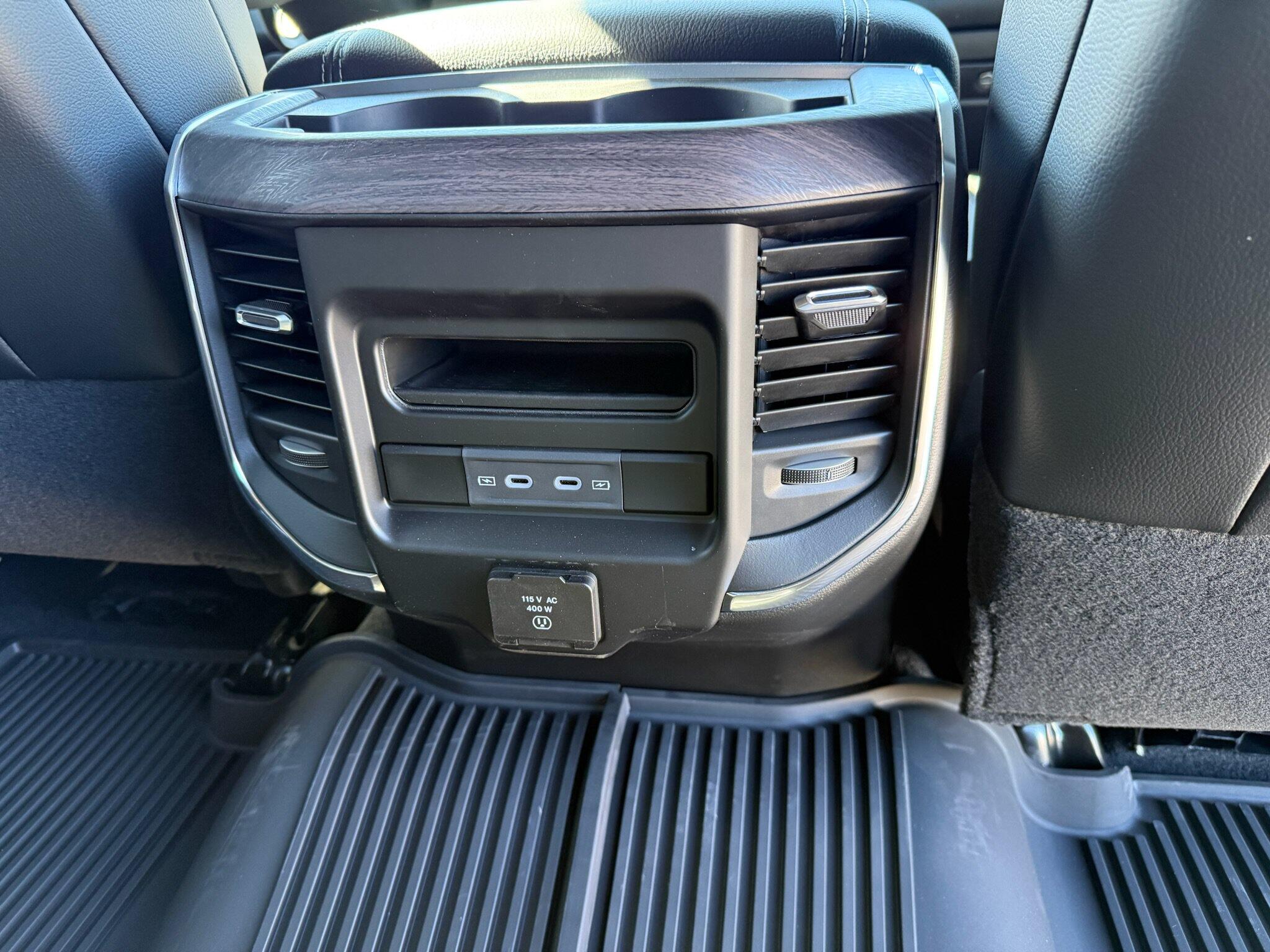 2026 RAM 3500 Laramie - Photo 18