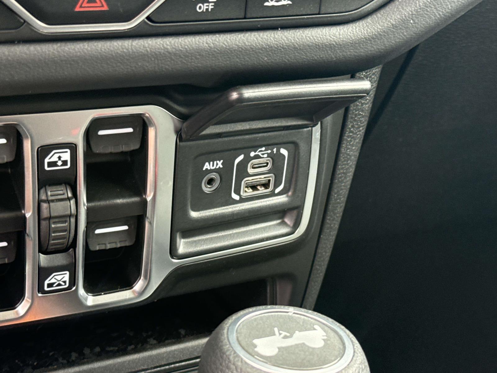 2025 Jeep Wrangler 4-Door Sahara - Photo 28