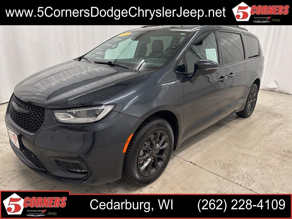 2021 Chrysler Pacifica Touring L's photo