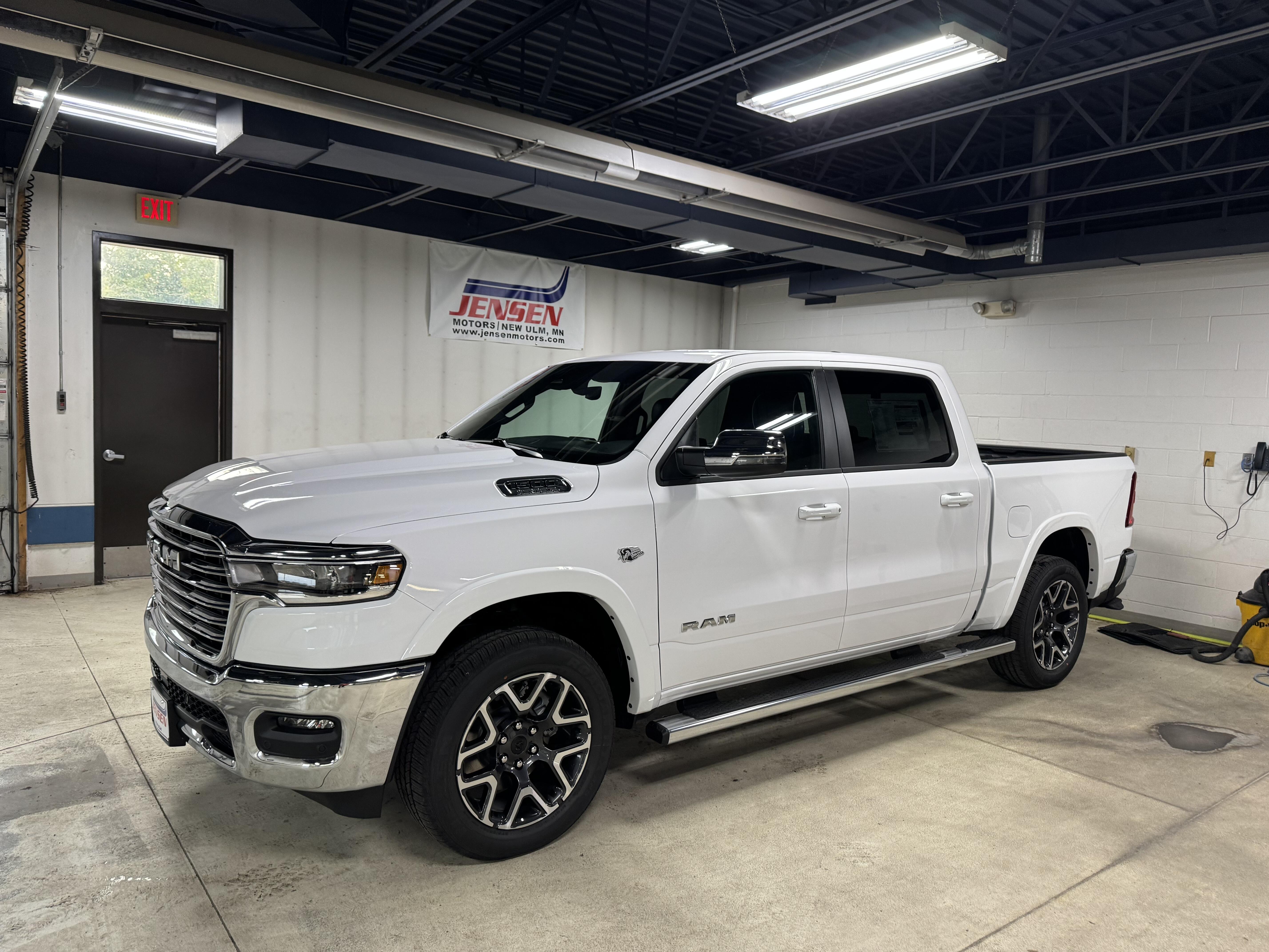2027 RAM 1500 1500 Laramie Crew Cab 4x4 5'7' Box