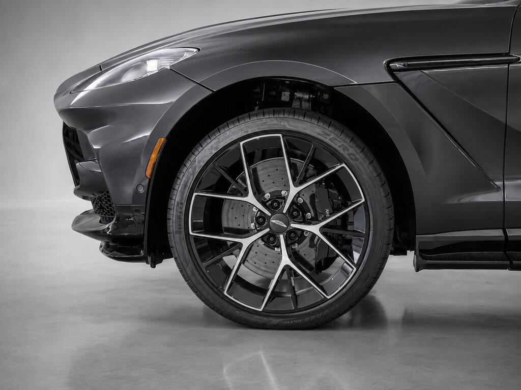 2026 Aston Martin DBX 707 - Photo 6