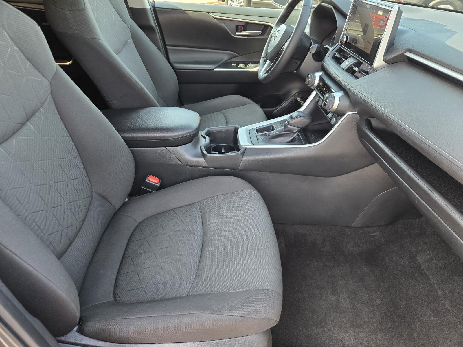2023 Toyota RAV4 XLE - Photo 33