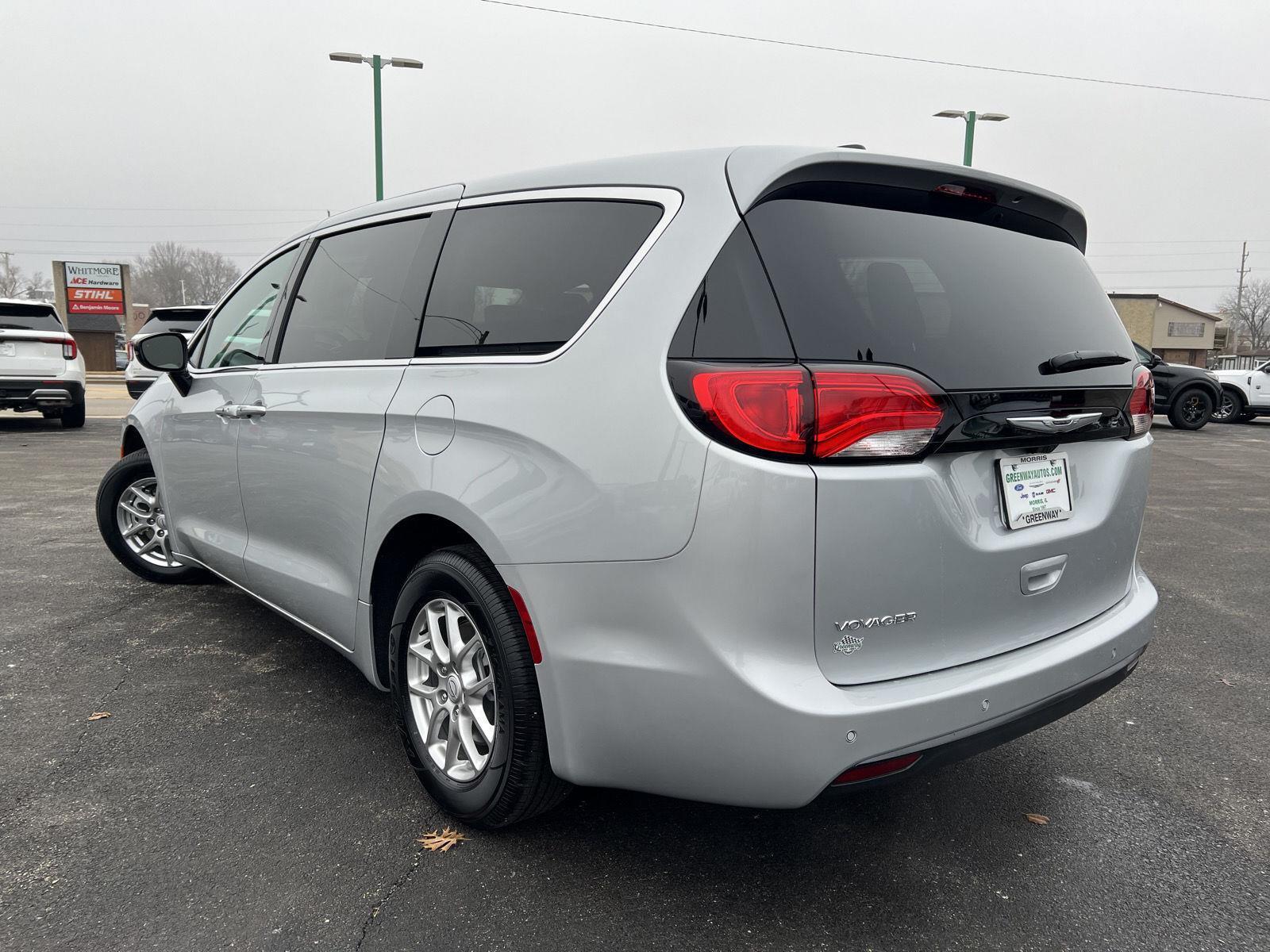 2026 Chrysler Voyager LX - Photo 7
