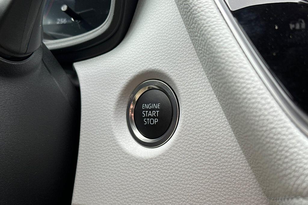 2025 Toyota Corolla SE - Photo 22