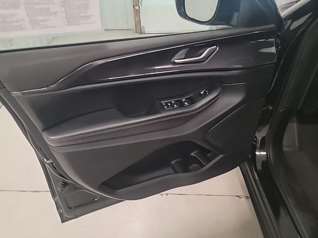 2023 Jeep Grand Cherokee Altitude - Photo 11