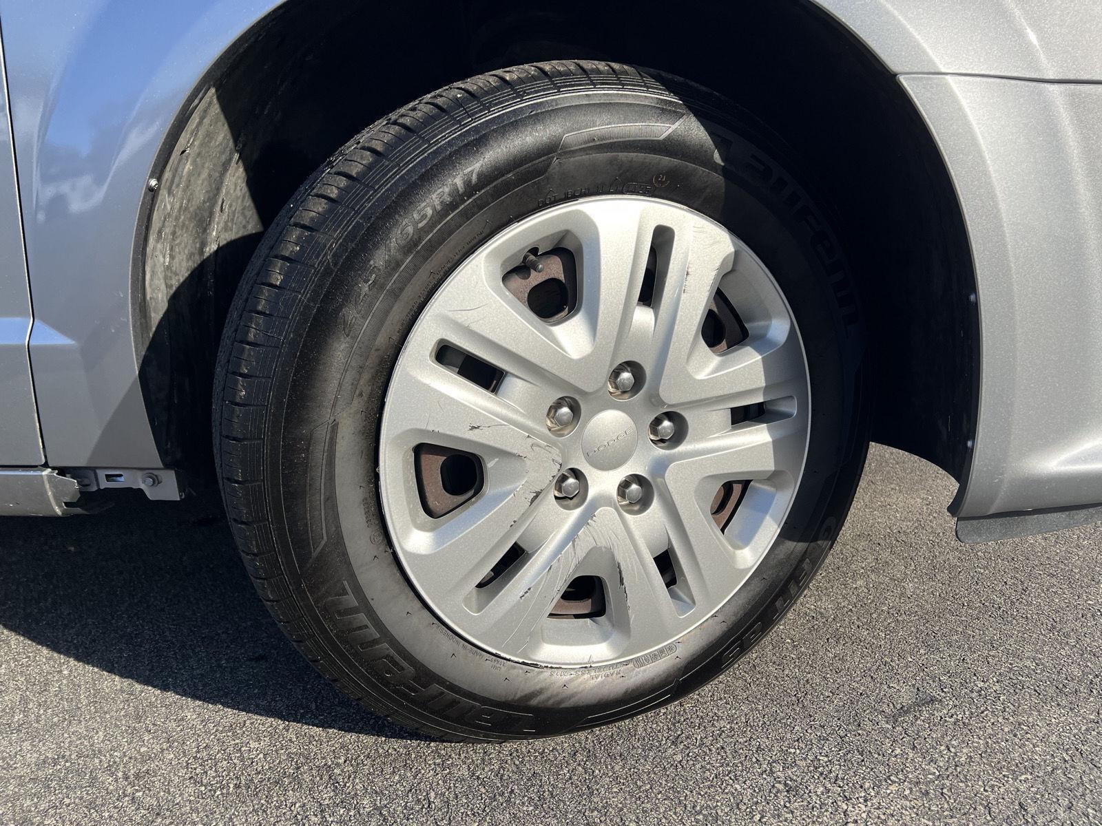 Used 2018 Dodge Grand Caravan SE with VIN 2C4RDGBGXJR364304 for sale in Morris, IL