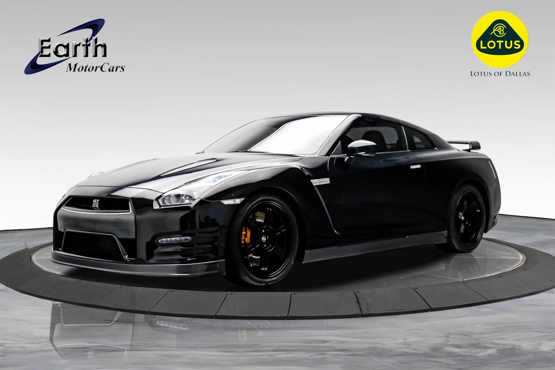 2013 Nissan GT-R Premium's photo