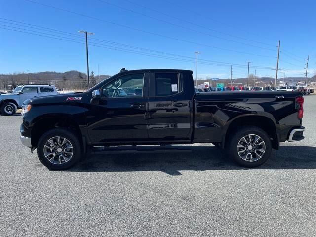 Used 2024 Chevrolet Silverado 1500 LT with VIN 1GCRDDED5RZ355916 for sale in Prairie Du Chien, WI