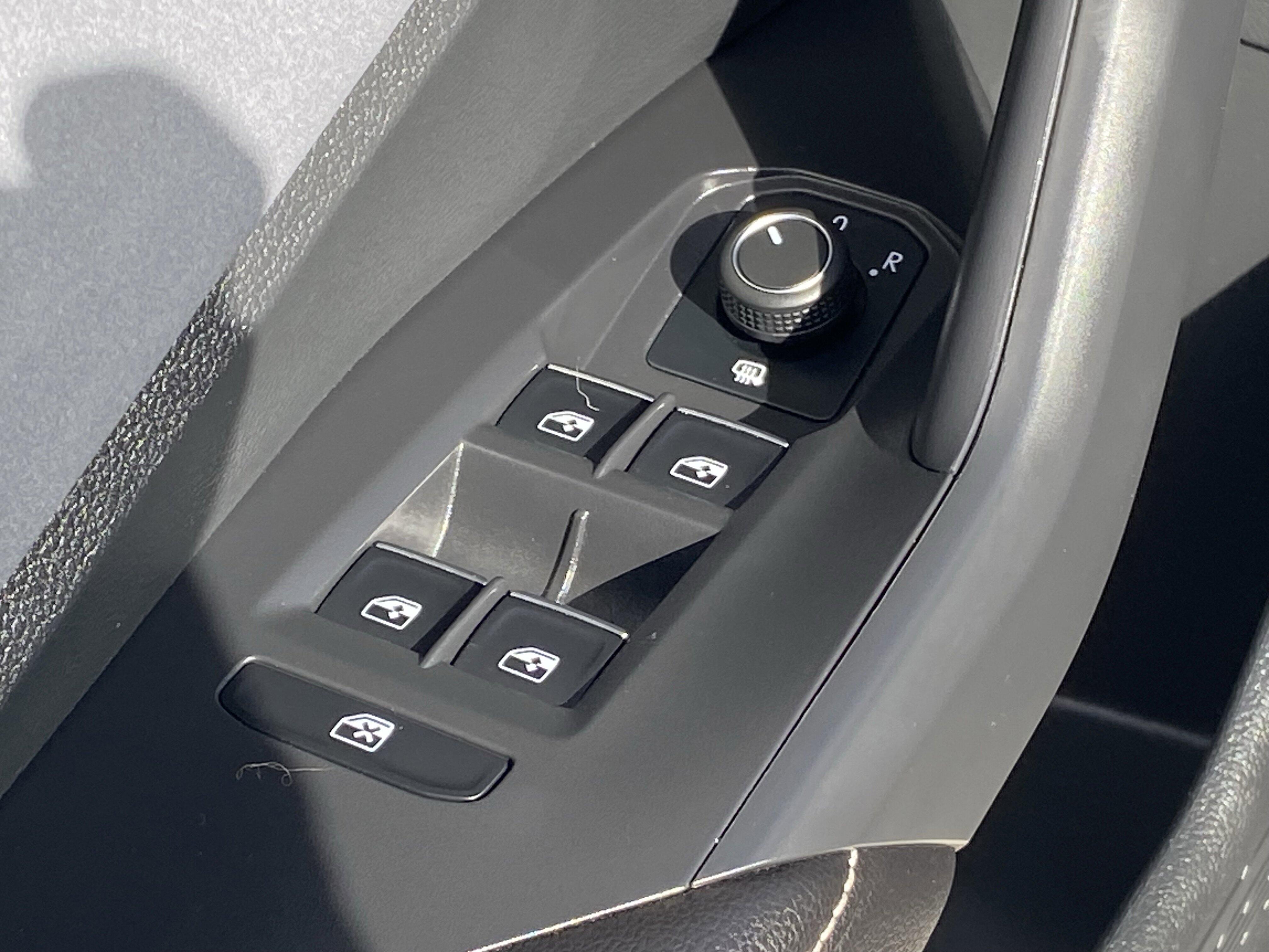 2025 Volkswagen Jetta SE - Photo 30