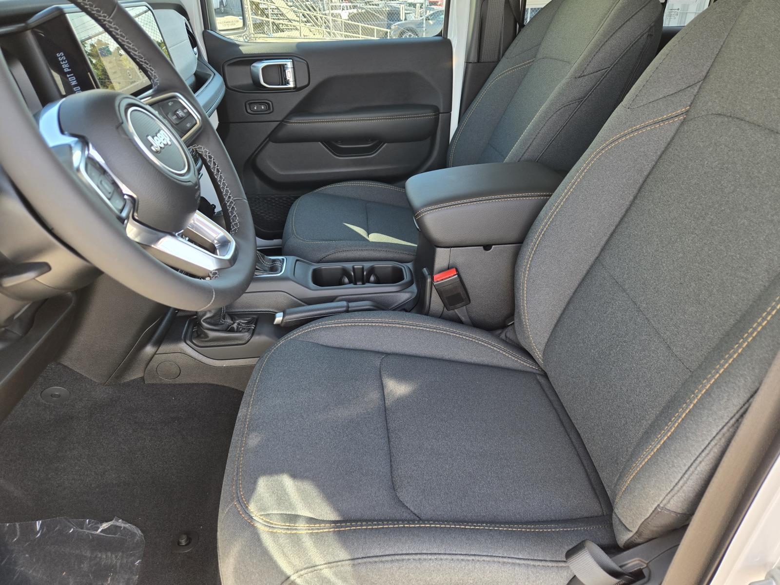 2025 Jeep Wrangler 4-Door Sahara - Photo 25
