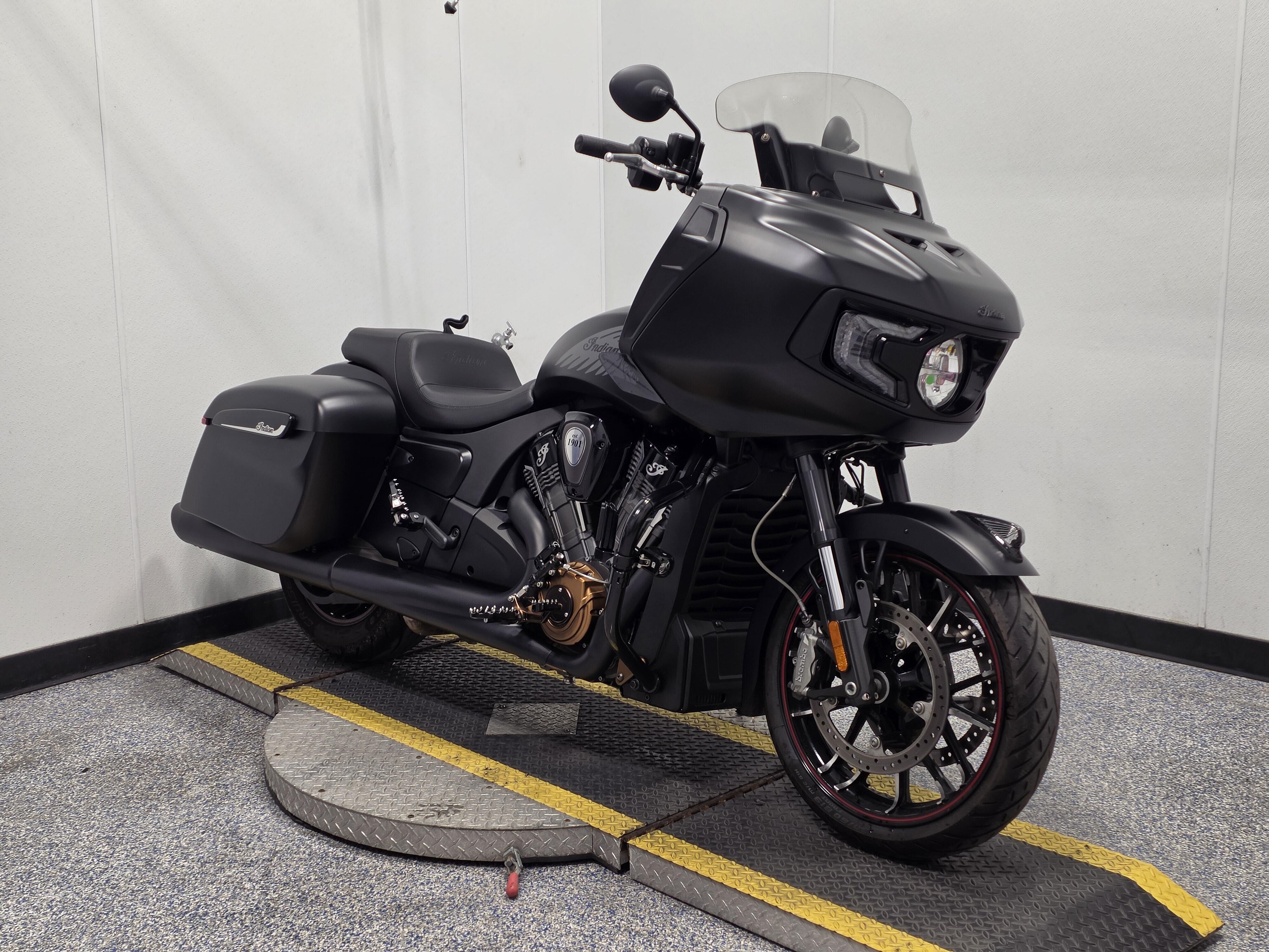 2020 Indian Motorcycle CHALLENGER DARK HORSE