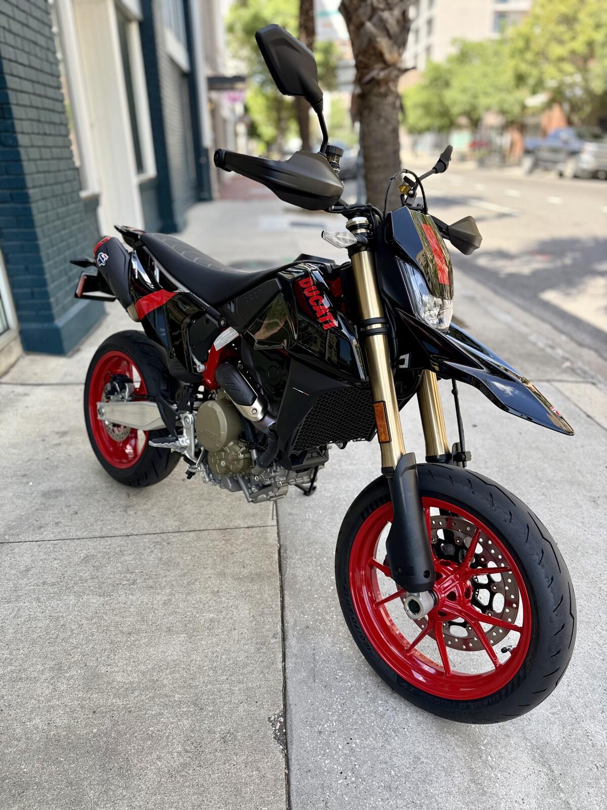 2027 Ducati HYPERMOTARD 698 MONO NERA