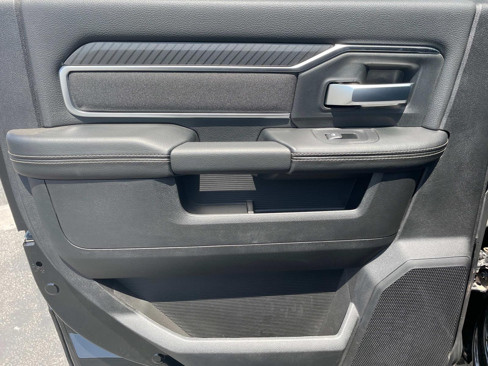 2025 RAM 3500 Big Horn - Photo 21