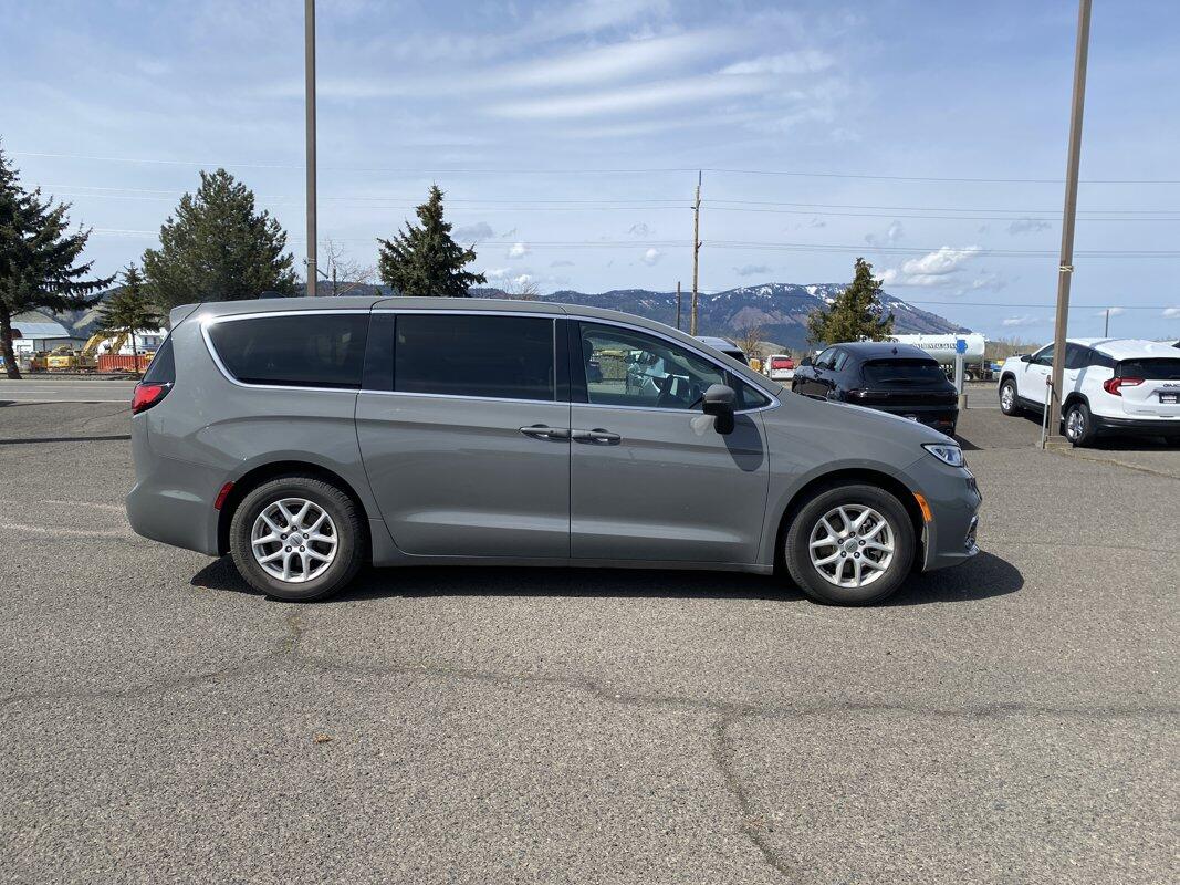 Used 2023 Chrysler Pacifica Touring L with VIN 2C4RC1BG3PR546922 for sale in Island City, OR
