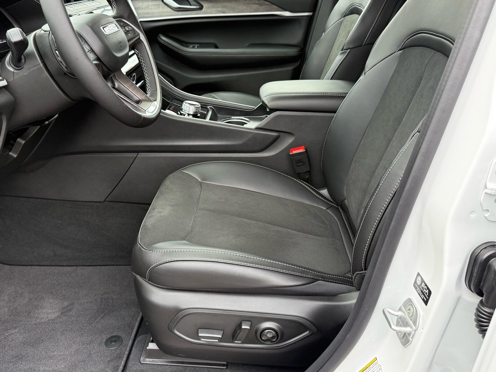 2026 Jeep Grand Cherokee Laredo - Photo 11