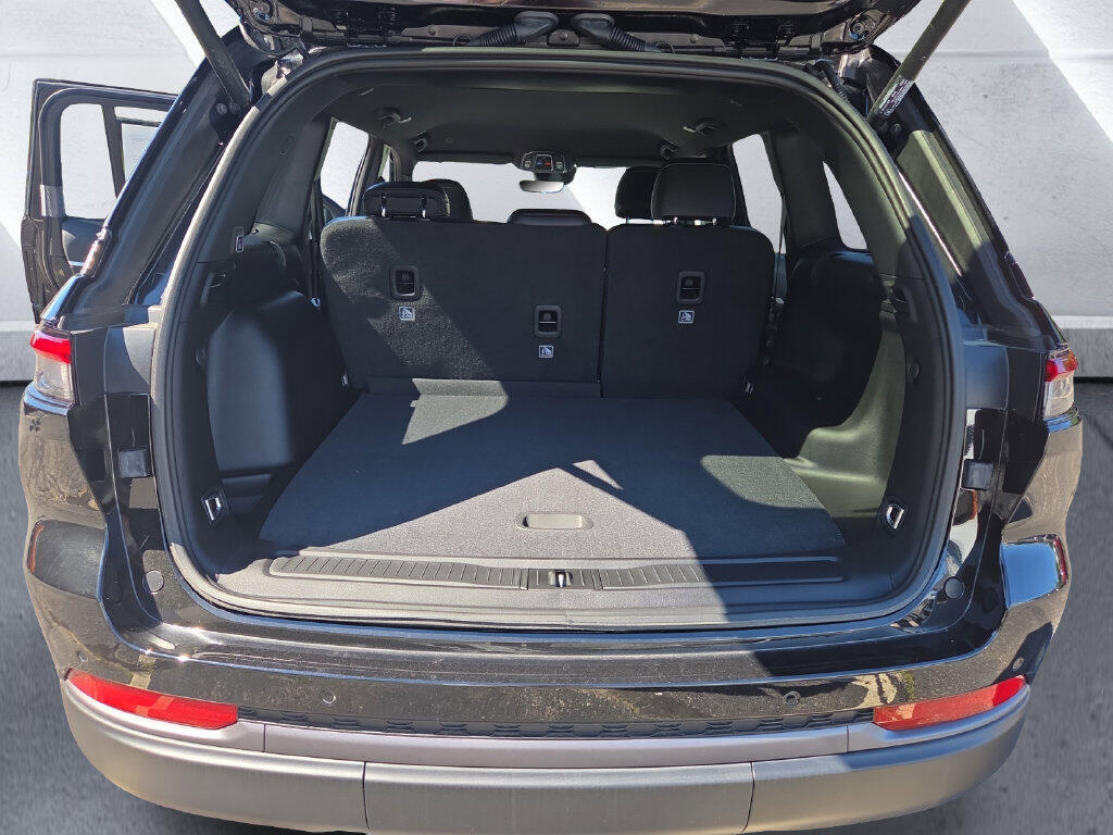 2026 Jeep Grand Cherokee Laredo - Photo 13