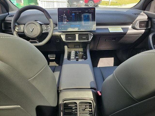 2025 VinFast VF 8 Eco - Photo 12