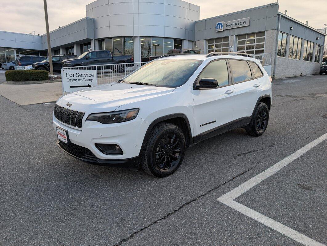 2023 Jeep Cherokee Altitude Lux's photo