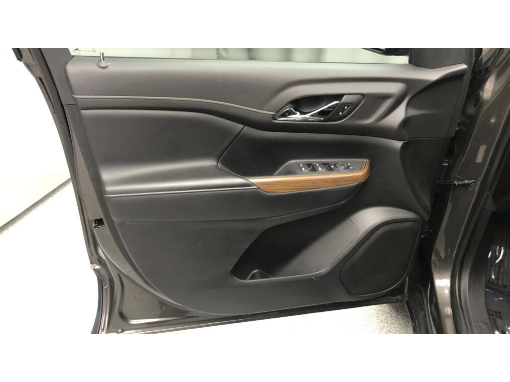 Used 2020 GMC Acadia SLE with VIN 1GKKNRLS1LZ144267 for sale in Butler, OH