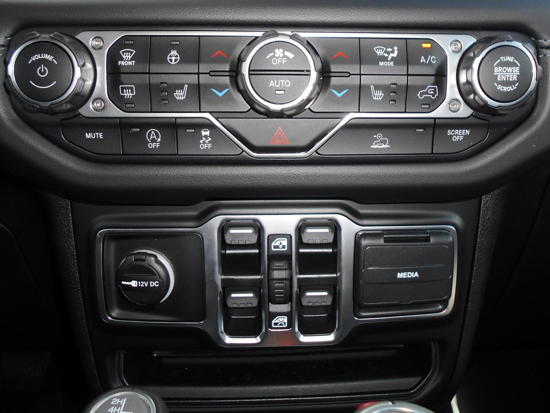 2025 Jeep Wrangler 4-Door Sahara - Photo 11